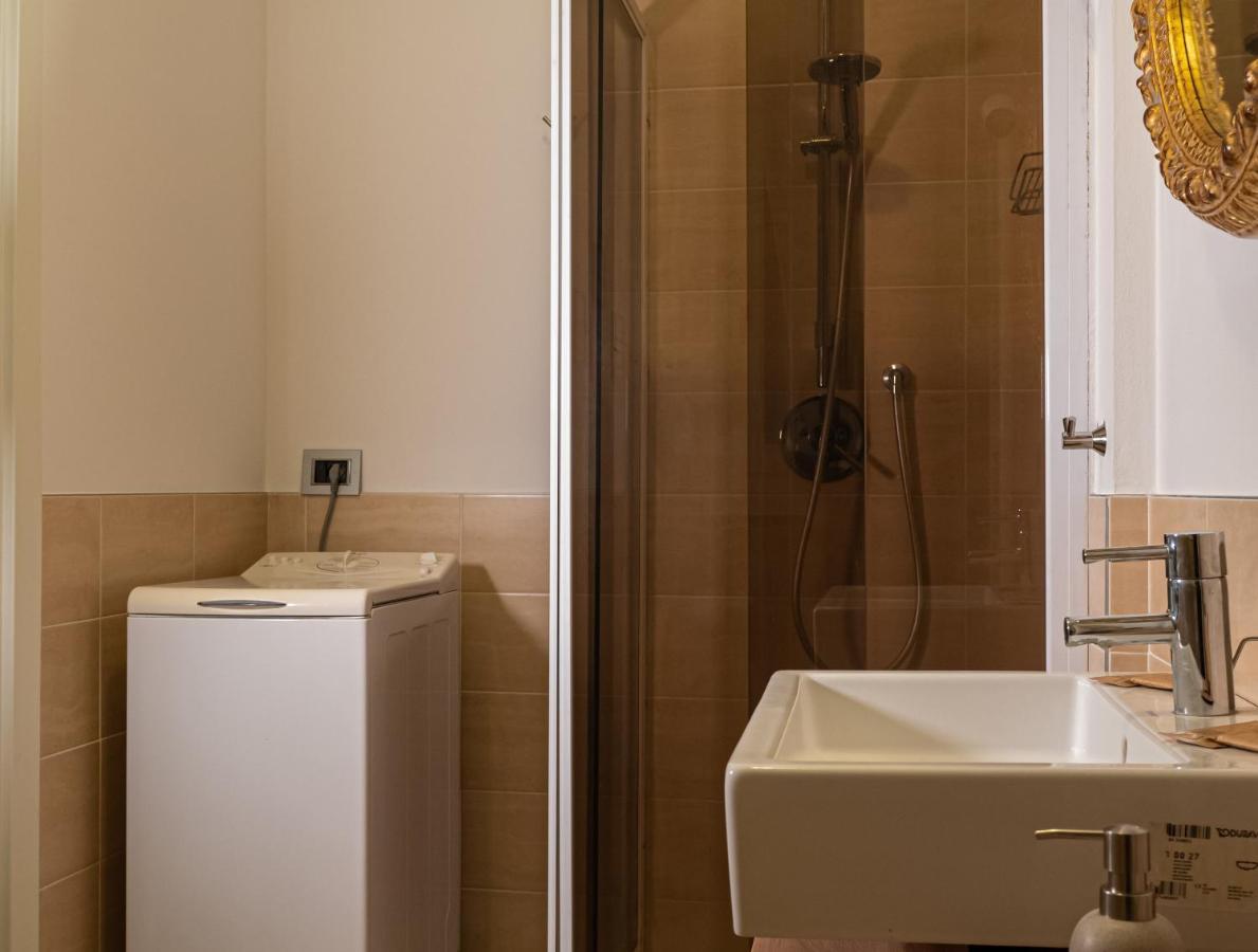 Maison Blanche: Appartamento Elegante Con Parcheggio Privato Mantova Exteriör bild